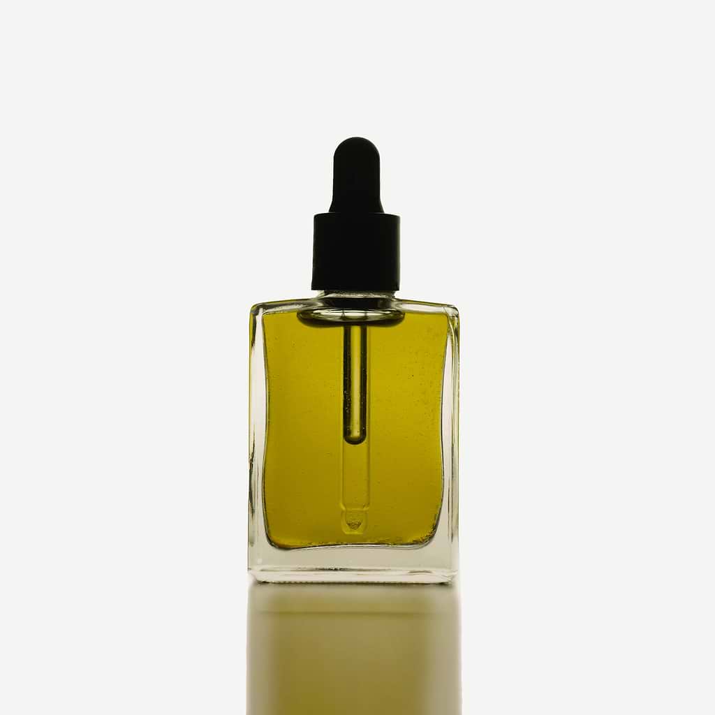 typology-assemblage-botanique-peaux-sensibles-huile-de-nuit-au-cbd-650-mg image 4