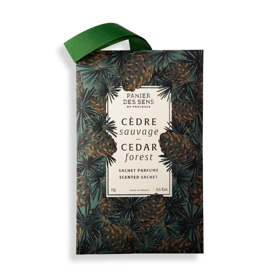 panier-des-sens-sachet-parfum-15g-c-dre-sauvage-armoire image 1