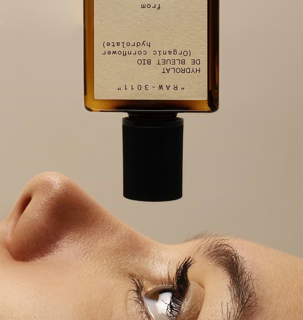 typology-hydrolat-bleuet-bio-eau-florale-visage-et-yeux image 4