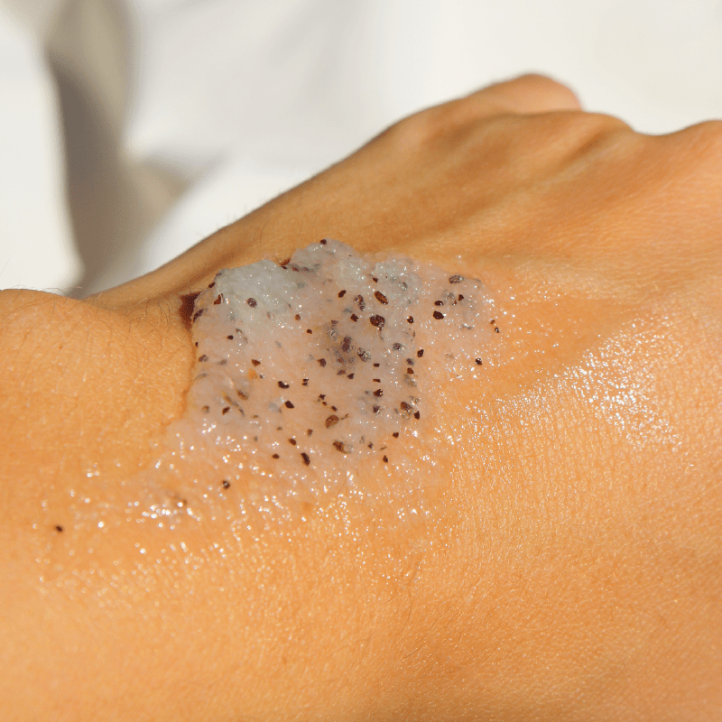 cl-mence-vivien-trio-peau-dor-e-exfoliant-hydratant-autobronzant image 5
