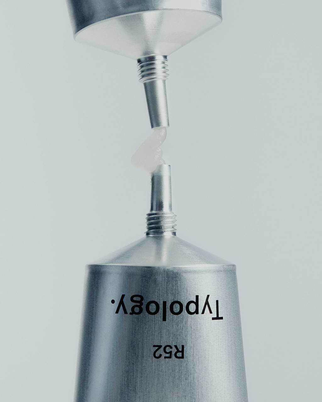 typology-gommage-cuir-chevelu-pha-5-perles-de-jojoba image 4