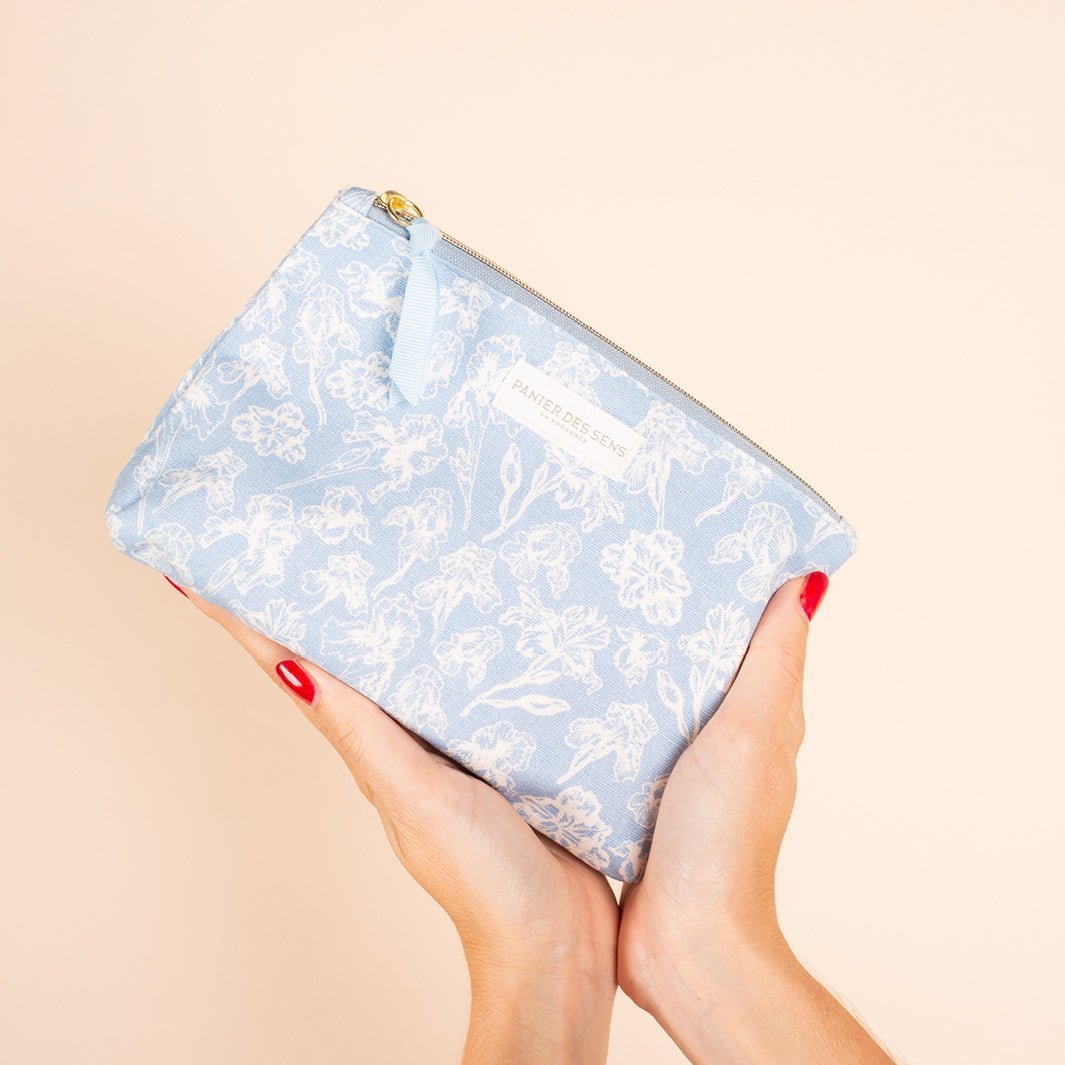 panier-des-sens-trousse-de-voyage-p-tales-d-iris-gel-douche-lait-corps-cr-me-mai image 4