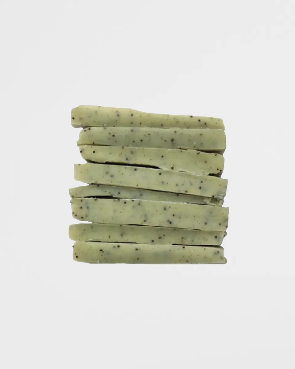 cl-mence-vivien-300g-de-chutes-savon-froid-le-gecko-exfoliant image 1